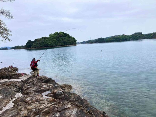 待望の本命チヌがヒット！ &copy;釣りビジョン