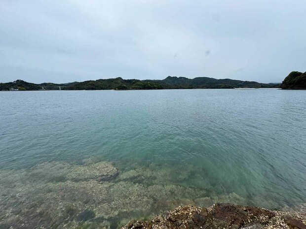 目の前に潮目が確認できる。まずは潮下の釣り座を選択した。 &copy;釣りビジョン