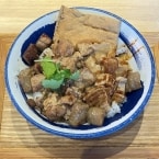 肉めし岡もと『肉ホルめし』、看板メニュー「肉めし」と人気メニュー「ホルモン丼」を合体させて新発売