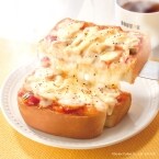 ドトール、とろけるチーズ×ピリ辛マヨの「ホットモーニング スモークチキン&トマト」発売/「パリパリチョコキャラメルミルクレープ」も再発売