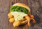 フレッシュネスバーガー「神の海老バーガー」青柚子胡椒を効かせた和風仕立て･ガーリック仕立ての2種発売/国産すももを使ったクラフトレモネードも