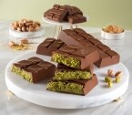 ゴディバのドバイチョコが期間・数量限定で販売開始「ミルクチョコレートタブレット ピスタチオ&クリスピーカダイフ」