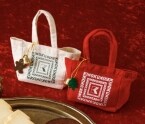 紀ノ国屋、数量限定「クリスマススイーツバッグ」/クリスマス柄の巾着やクリスマス限定のミニバッグに焼き菓子を詰め合わせた