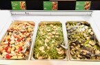 【Greenspoon】冷凍弁当新シリーズ「DELI BENTO」の体験型イベントを開催、スコップで野菜をすくって自分だけの弁当を