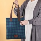 【カルディ】ニット素材のバッグに食品5点が入った「ウィンターバッグ」発売