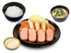 「国産ロースかつ」と「極厚レア」が一度に楽しめる定食が登場　「松のや」で期間限定販売