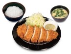 【松のや】ガーリックバターソースが食欲そそる「肉厚チキンムネかつ」販売