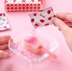 ういろに「いちごみるく」をかけて食べる「ウイロバー いちごみるく」発売【大須ういろ×サクマ製菓】