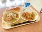静岡市小学校のソフト麺納品問題から考える、学校給食で本当に変えるべきこと