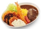 かつや、“売れすぎ”メニュー復活　ハンバーグ・海老フライなど全部のせ「揚げオムカレー」登場