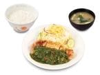 松屋、アルゼンチン発祥の「チミチュリソース」を使用した新定食発売　厚切り豚肉×爽やかバジルでスタミナ満点