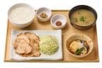 やよい軒、西京味噌の甘みとコクが広がる『三元豚ロースの西京焼と揚げ出し豆腐の定食』発売
