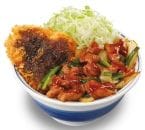 かつや、モツ野菜炒め＆チキンカツの“スタミナ全振り”メニュー発売