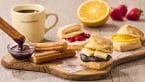【フレッシュネスバーガー】「作りたてスコーンサンド」の新商品「パイン&クリームチーズ」を発売
