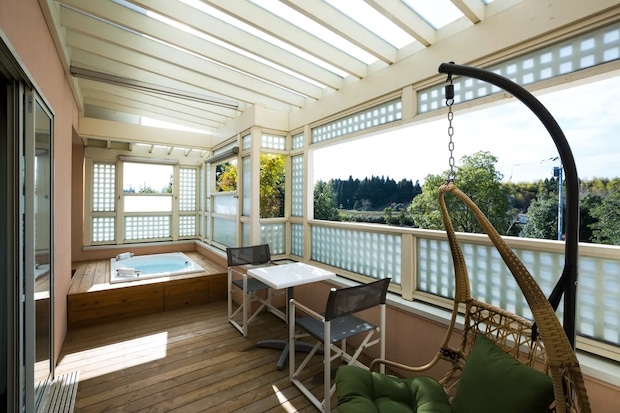 img_waterfall_luxuaryroom04 Jeepコマンダーで行く！愛犬と過ごすラグジュアリーリゾート『小谷流の里 ドギーズアイランド』