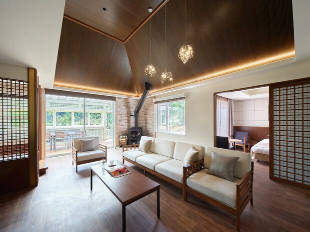 L_DSF0734_1 Jeepコマンダーで行く！愛犬と過ごすラグジュアリーリゾート『小谷流の里 ドギーズアイランド』