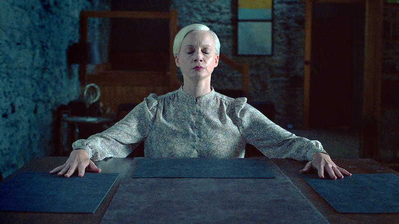 盲目の霊媒師が未解決事件の闇に迫る ゴシック・超常サスペンス・ホラー 映画『視える』