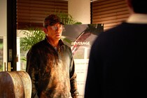 ハ・ジョンウの身に何が!?　映画『ロビー！　4000億円を懸けた仁義なき18ホール』 崖っぷち社長の人生逆転“接待”エンターテインメント