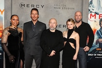 NYでプレミア開催!　映画『MERCY／マーシー　AI裁判』 クリス・プラットと監督が“日本愛”を熱く語る 日本独占インタビュー映像も