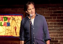 夫婦の危機にスタンダップコメディ!?　ブラッドリー・クーパー監督最新作　映画『これって生きてる？』