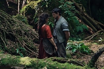 ジェシー・バックリーを彩る真紅ドレスの秘密が明らかに　映画『ハムネット』 アカデミー賞衣装デザイン賞ノミネートのデザイナーが語る