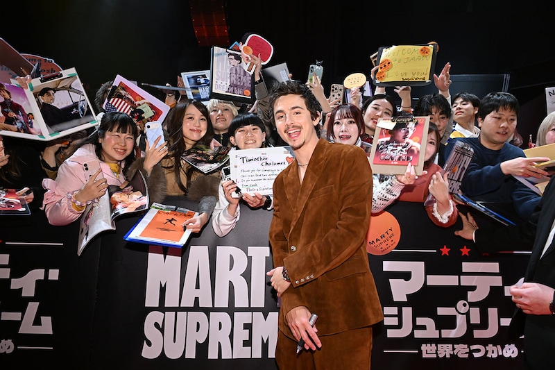 ティモシー・シャラメ来日! ファンサービスもたっぷり 映画『マーティ・シュプリーム 世界をつかめ』 窪塚洋介も駆けつけヒット祈願