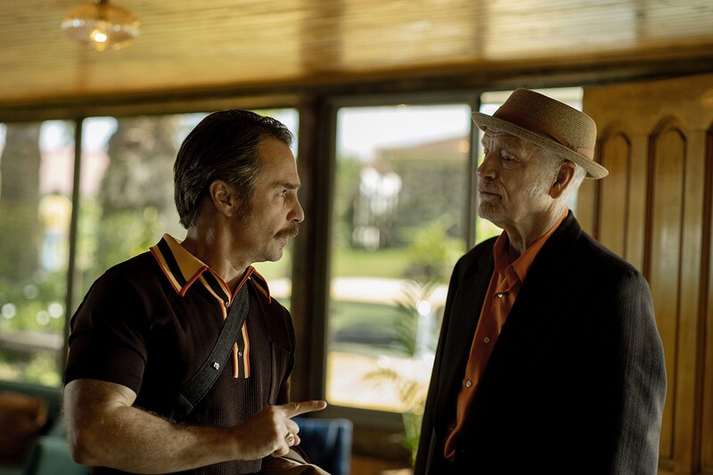 ジョン・マルコビッチとサム・ロックウェルがイースター島で暗躍!?　マーティン・マクドナー監督最新作　映画『ワイルド・ホース・ナイン』