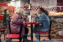 スカーレット・ヨハンソン長編初監督作　“嘘”からはじまる最高の友情　映画 『エレノアってグレイト。』 予告映像公開