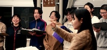 声と歌が、まっすぐ届く、ある全寮制高校の一年間　ドキュメンタリー映画『聴く隣人のいるところ』