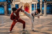 臓器移植で覚醒!? 5人5色の寄せ集めヒーロー爆誕!　映画『ハイファイブ！』 “超最強トレーラー”公開
