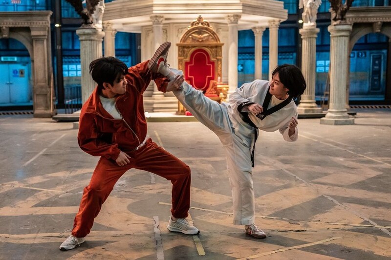 臓器移植で覚醒!? 5人5色の寄せ集めヒーロー爆誕!　映画『ハイファイブ！』 “超最強トレーラー”公開