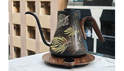 自然とともに究極の一杯へ、EPEIOSから「ドリップケトル LITE 熱帯雨林」