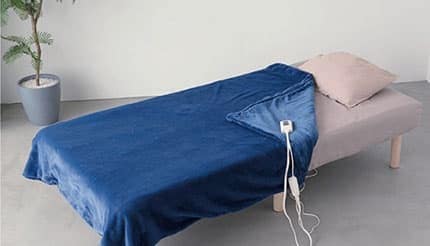 極上シルキータッチの「プレミアムフェイクファー電気毛布」に新色ネイビーが登場