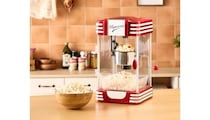 気分は映画館の売店 レトロデザインのポップコーンメーカー 簡単操作で手間いらずなのも魅力