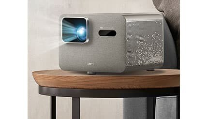 狭い部屋でも使える BenQの4Kホームプロジェクター「TK705STi」「TK705i」 Google TV OS搭載でどんなコンテンツもこれ一台