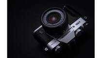 サイズも重さも変わらず 約2倍の高速処理を実現 富士フイルムのミラーレス一眼「X-T30 III」