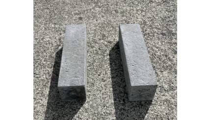 水素製造プロセスから得られる副産物「低排出水ガラス」を使用した「セメノン」を無筋コンクリートブロックに初採用