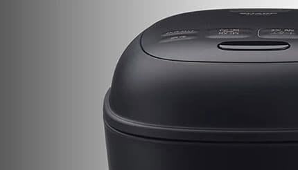 置いても絵になる新デザイン シャープのマイコン3合タイプ炊飯器「KS-CS05J」