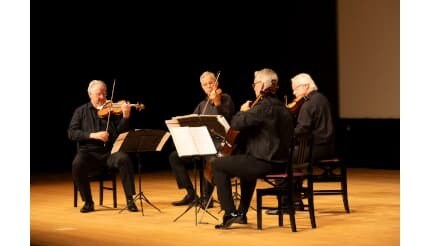 補聴器で笑顔を取り戻す、オーティコンが描く未来の聴覚ケア