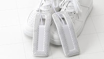 USB給電で使いやすい 出先やオフィスで活躍する「USB靴乾燥機」