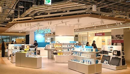 困ったらAnker Store? 空港・駅チカ好立地 ニュウマン高輪の直営店には何がある? 充電済みモバブだけじゃない品揃え