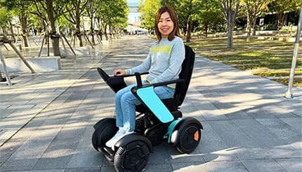 乗ること自体が前向きになれる歩行領域モビリティ「たのシーモ」