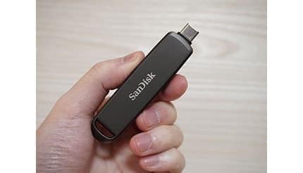データの悩みをすべて解決！サンディスクの「スティック型ポータブルSSD」を試して分かった「速い」だけじゃない魅力