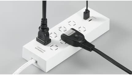 無駄な個口を減らせて配線にも困らない 縦でも横でも挿せる電源タップ「コンセント革命タップ」