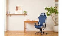 スエード調ファブリック素材で長時間でも快適！ AKRacingから新作ライフスタイルチェア「FAURAシリーズ」