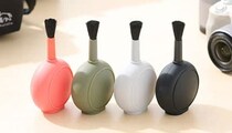 薄型で持ち歩き最強！ カメラのクリーニングに適した「スリムフラットブロアー」が便利