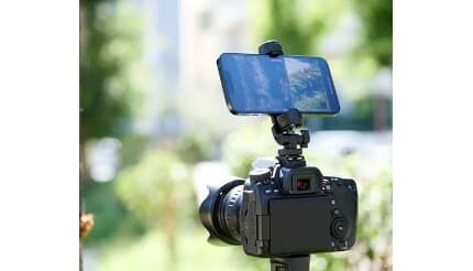 スマホ撮影が「もっと自由」に！ 自撮り・Vlog・三脚撮影に活躍するエレコムの新アタッチメント3製品
