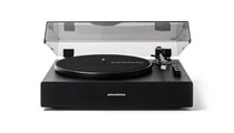 4スピーカー搭載で音の奥行きが段違い！ amadanaのスピーカー内蔵レトロモダン・レコードプレーヤー「PR30」
