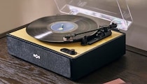 内蔵スピーカー＆Bluetooth搭載 箱から出してすぐ使えるターンテーブルが約2.5万円 完実電気から