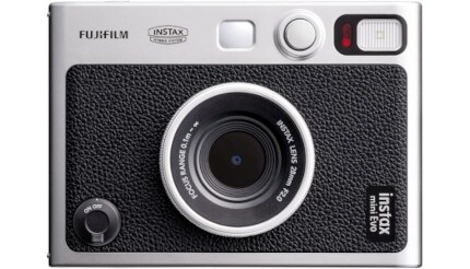 富士フイルム「instax mini EVO」が3カ月ぶりにTOP3返り咲き、26年3月に売れたコンパクトデジカメTOP10